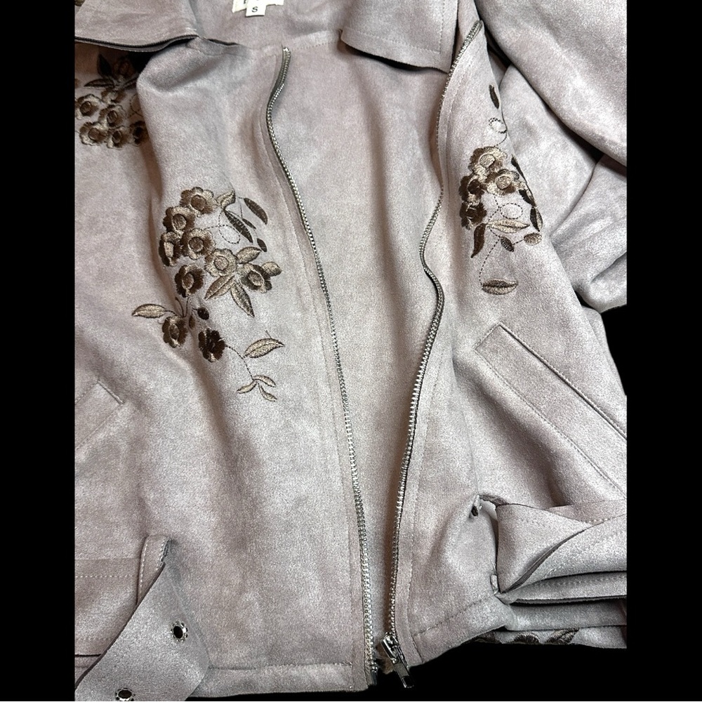 🎉HP🎉 NWOT POL Faux Suede Floral Embroidered Moto Jacket in Lilac. Size Small - Picture 12 of 16